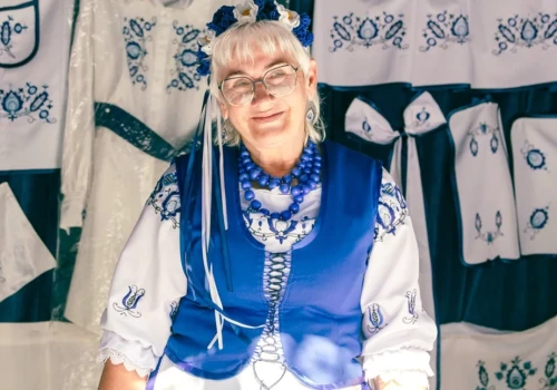 „Gdzie się pani uchowała?”. Genowefa Ida i jej miłość do haftu krajeńskiego