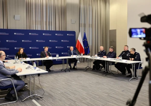 Ataki w szkołach w Polsce. Nożownicy, groźby pozbawienia innych osób życia. 194 zatrzymane osoby