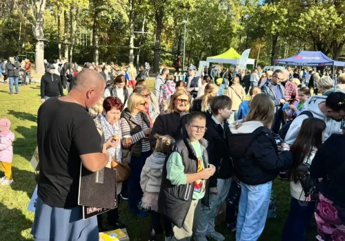Tłumy Ostrowian na Święcie Drzewa