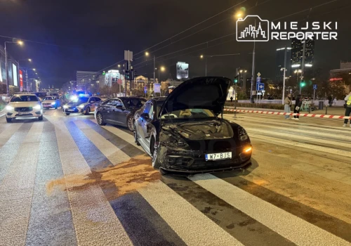 Zderzenie Porsche i Audi w centrum Warszawy. Zatrzymano pijanego 28-letniego kierowcę