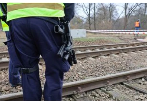 Wjechał pod pociąg. Kierowca miał zakaz prowadzenia pojazdów