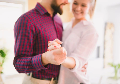 Nowy partner przed zakończeniem rozwodu – czy może wpłynąć na sprawę?