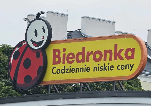 Biedronka wyprzedaje magazyny! Ceny spadły nawet o 59 proc. Sprzęt za 349 zł teraz kosztuje 139 zł. Zostały ostatnie sztuki!
