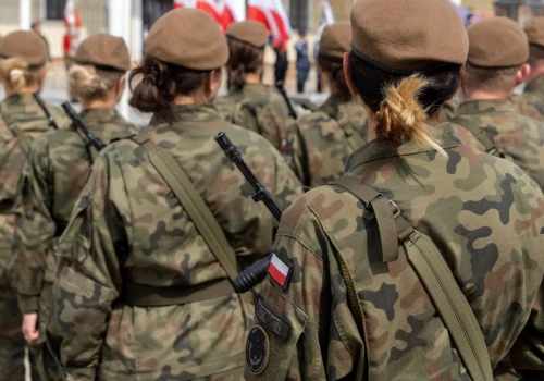 Obowiązkowe szkolenie wojskowe dla kobiet? Sondaż: Większość stawia warunek