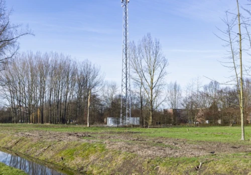 Mieszkańcy protestują przeciwko masztom 5G. Resort wskazuje, co jest stawką