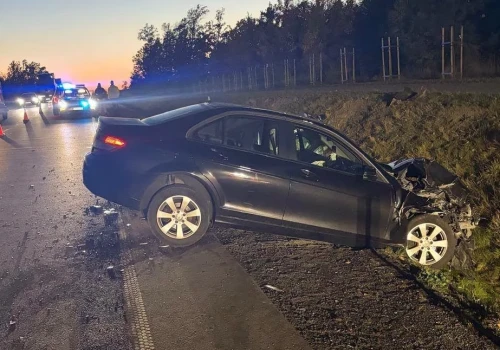 Dwie osoby trafiły do szpitala po wypadku w Jeziorkach. Wjechał w uszkodzone auto