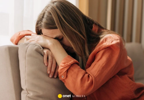 Coraz więcej osób przeżywa problemy w ciszy. "Mam przyjaciół, ale już nie dzwonię"