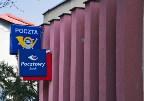Poczta Polska ostrzega przed oszustami, którzy żądają rzekomej opłaty celnej za przesyłkę