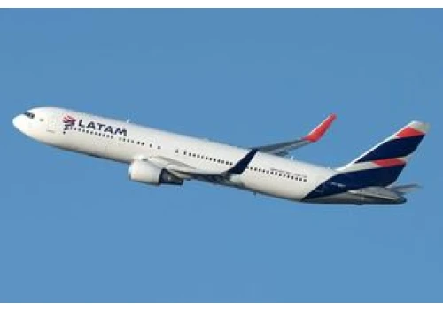 Boeing 767 LATAM z Limy do São Paulo awaryjnie zawrócił po dekompresji