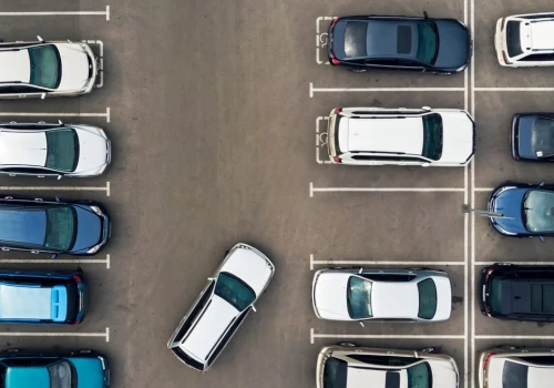 Kto ma pierwszeństwo na parkingu? Ta zasada myli nawet kierowców ze stażem