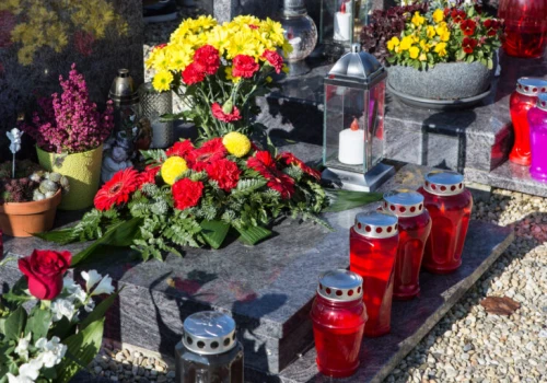 Wszystkich Świętych uderzy po kieszeni? Ekspert wskazuje, za co zapłacimy najwięcej