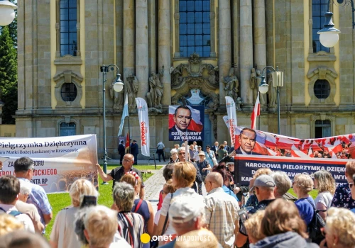 "Siedzę w domu, jest po godz. 22, dzwoni posłanka PiS". Kulisy dziękczynnej pielgrzymki za wybór prezydenta