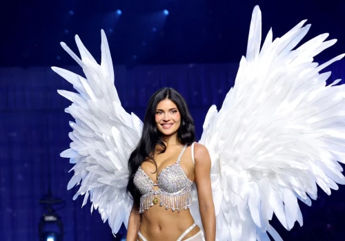 Kylie Jenner w bieliźnie Victoria’s Secret. Jej debiut przyćmił wszystkich