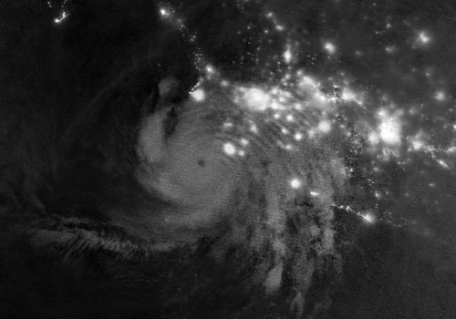 NASA wykryła dziwne fale nad huraganem Simon. Pojawiły się wysoko nad Ziemią