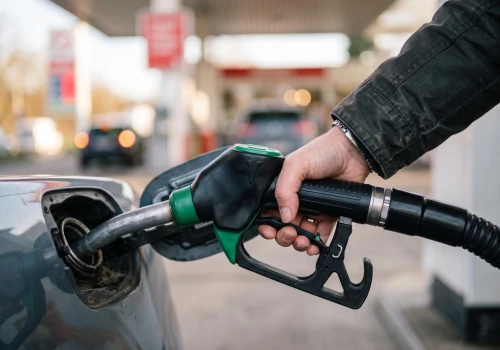 Hurtowe ceny paliw 19.10.2026. Czas na oddech dla kierowców po serii obniżek.