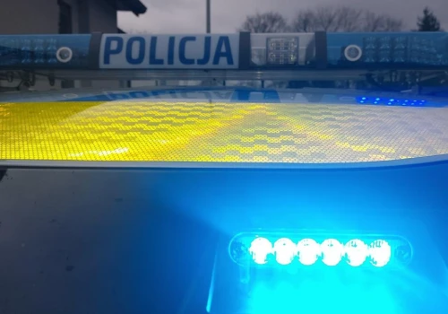 Zignorował czerwone światło na skrzyżowaniu. Efekt? Wypadek i ranny kierowca w Rzeszowie
