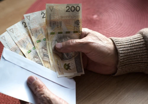 Emeryci dostaną dodatkowy przelew. Pieniądze przyjdą przed 1 listopada
