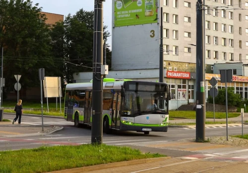 Tańsza komunikacja miejska dla uczniów i studentów w Olsztynie? Decyzja należy do radnych