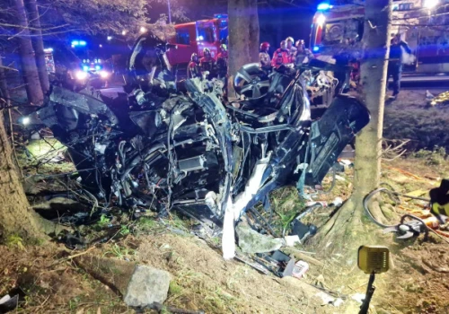 Z auta nie zostało prawie nic, dwie osoby nie żyją. Wypadek na Dolnym Śląsku