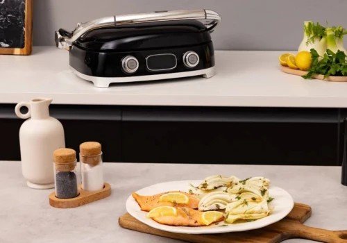 Nowy Smeg MultiGrill wygląda jak retro radio i potrafi wszystko. No, prawie