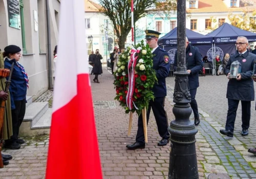 Konin pamięta o ofiarach niemieckiej zbrodni. Znicze zapłonęły w miejscach tragicznych wydarzeń z 1939 roku