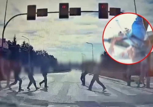Makabra na Borowskiej. Samochód wjechał w grupę pieszych na pasach. Nawet nie hamował!