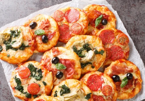 Mini pizze jajeczne to hit na kolację. Mój mąż kocha je bardziej niż mnie