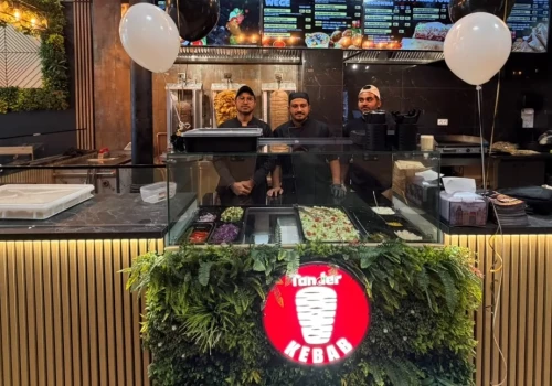Kraftowy kebab i chleb wypiekany w piecu Tandoor! Tander Kebab otworzył punkt w Jeleniej Górze