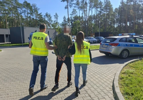 Zaczęło się od pękniętej szyby, zakończyło dozorem za posiadanie narkotyków