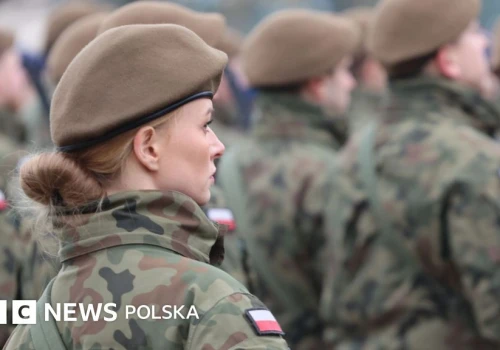 Większość Polaków popiera obowiązkową służbę wojskową kobiet: sondaż