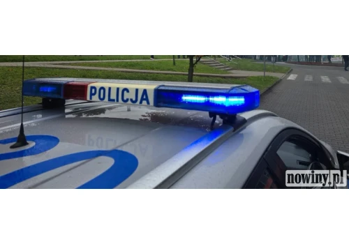 Wyskoczył przez okno szpitala i uciekł. Policjanci znaleźli go ukrytego w samochodzie