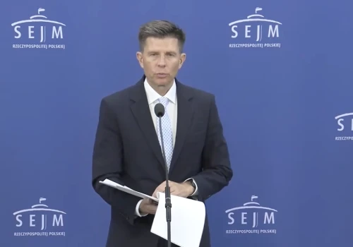 Koniec irytujących przepisów? Petru przedstawia plan na prostsze prawo. „Państwo ma działać”