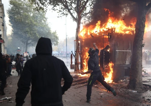Niemiecki rząd nie obawia się, że trwające we Francji gwałtowne zamieszki dotrą do nich