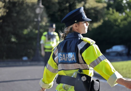 Cyberatak na irlandzką policję. Przejęte konta promowały kryptowaluty
