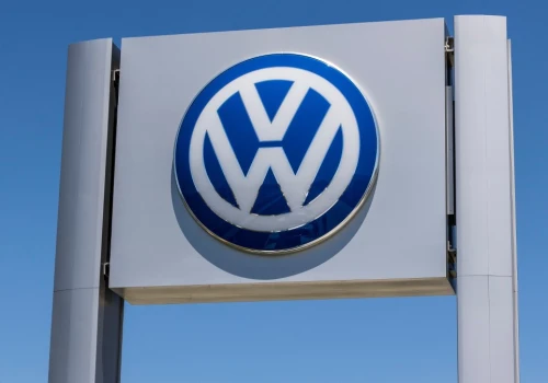 Volkswagen zaciska pasa. Może zamrozić pensje na lata