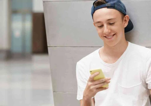 Co łączy shortsy, emocje i relacje? Jest niepokojący związek