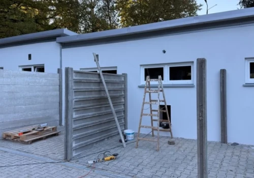 Nowe boksy dla czworonogów w legnickim schronisku są prawie gotowe