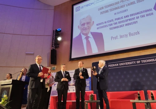 Prof. Jerzy Buzek uhonorowany Laurem Technologii Przyszłości 2026