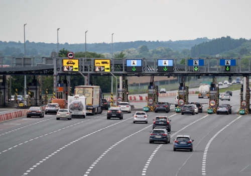 Na A4 stoją "bezużyteczne straszaki". W końcu zapadła decyzja co do ich przyszłości