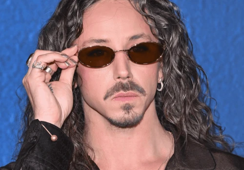 Tak Michał Szpak wystroił się na premierę. Włożył coś nieoczywistego