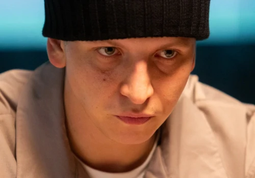 Filmy Netflixa do 90 minut. Co warto obejrzeć, gdy szkoda ci czasu na długi seans?