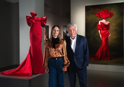 Ewa Juszkiewicz i Valentino: wspólna wystawa polskiej malarki i Mistrza haute couture to niezwykły dialog na temat postrzegania kobiecości