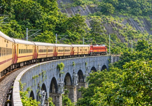 Indie uruchamiają panoramiczny wagon przez Ghaty Zachodnie. Bilety już od 515 rupii.