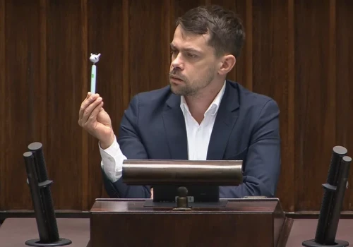 Kołodziejczak zmielony przez system. „Stracił partię i stanowsko, a na końcu twarz”