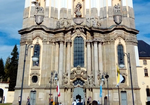 Proboszcz opowiedział o pielgrzymce dziękczynnej za Nawrockiego. Posłanka PiS dzwoniła w nocy