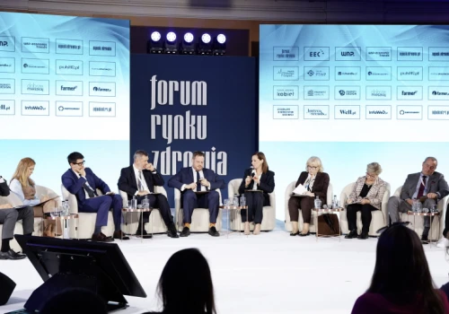 Limity wynagrodzeń, kontrakty, jawność umów. Płace medyków na Forum Rynku Zdrowia