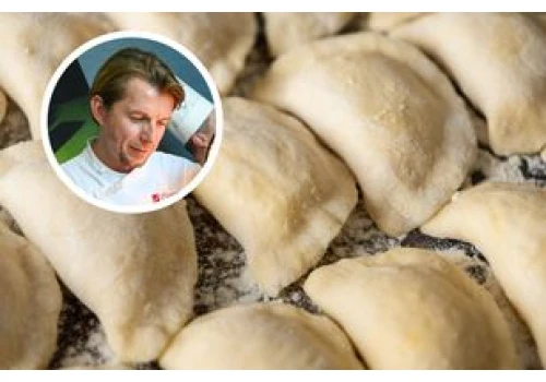 Zrób ciasto na pierogi jak Karol Okrasa. Z prpoporcji 2:1 zawsze wychodzi miękkie i giętkie