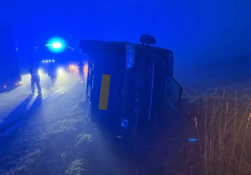 Bus zderzył się z autobusem, a kilka kilometrów dalej zderzyły się dwie osobówki