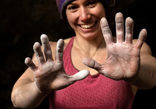 Claudia Ghisolfi powtarza „Alone” 9a w Gorges du Loup