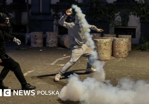 Siódmy dzień gwałtownych starć albańskich demonstrantów z policją